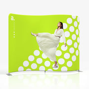 Serpentine mässvägg med stretchtyg