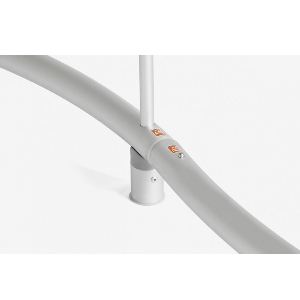 Serpentine mässvägg med stretchtyg