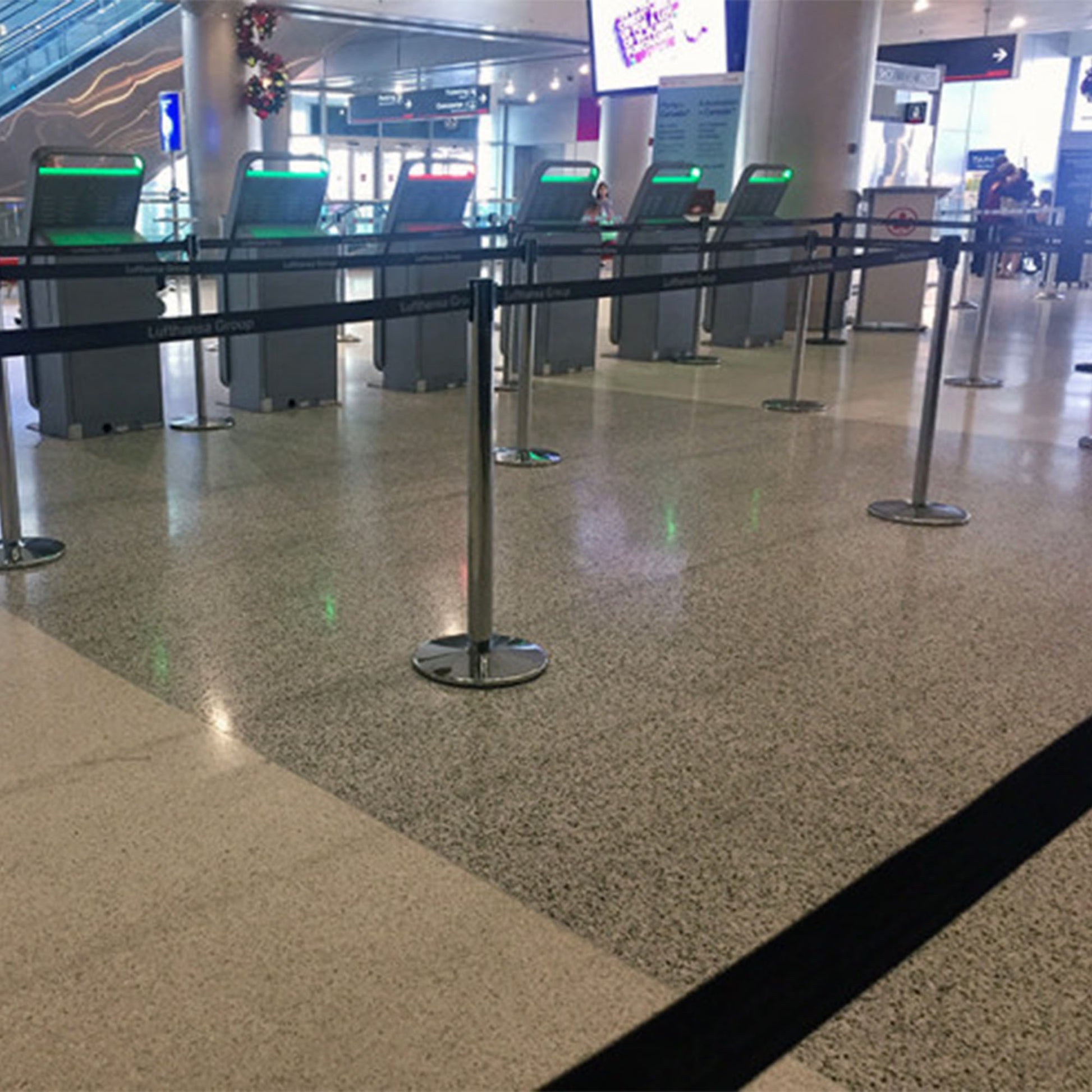 Avspärrningsstolpar silver med band 