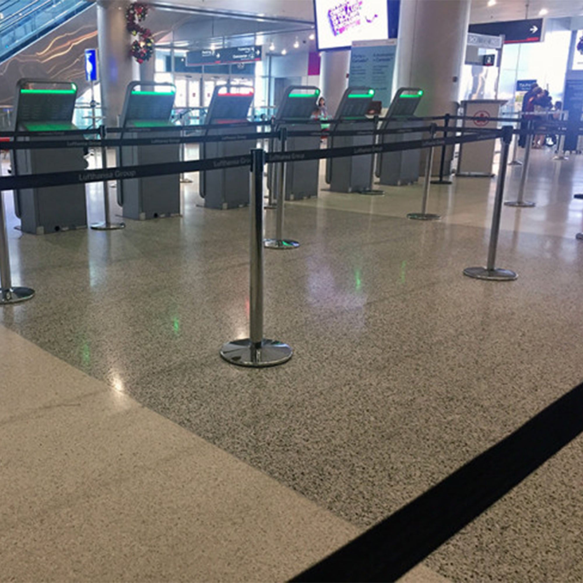 Avspärrningsstolpar silver med band 