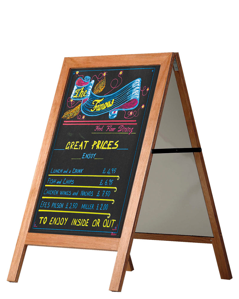 Trottoarpratare med svart Griffeltavla