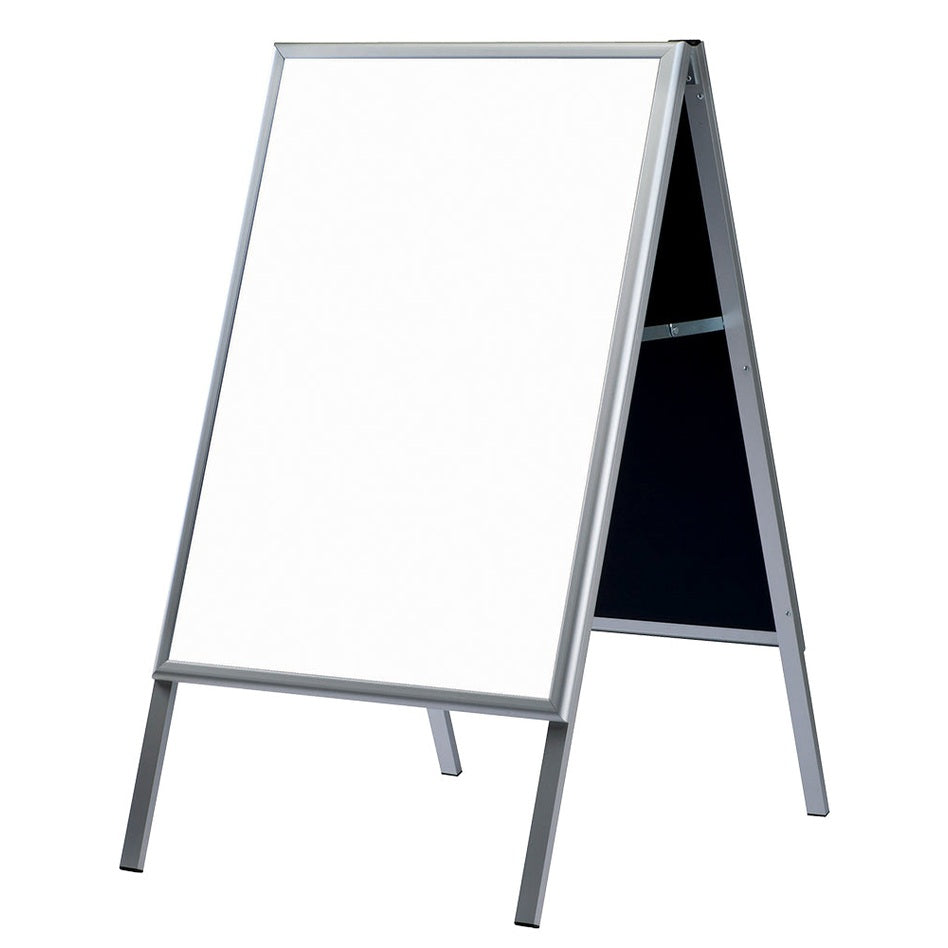 Gatupratare med white/blackboard