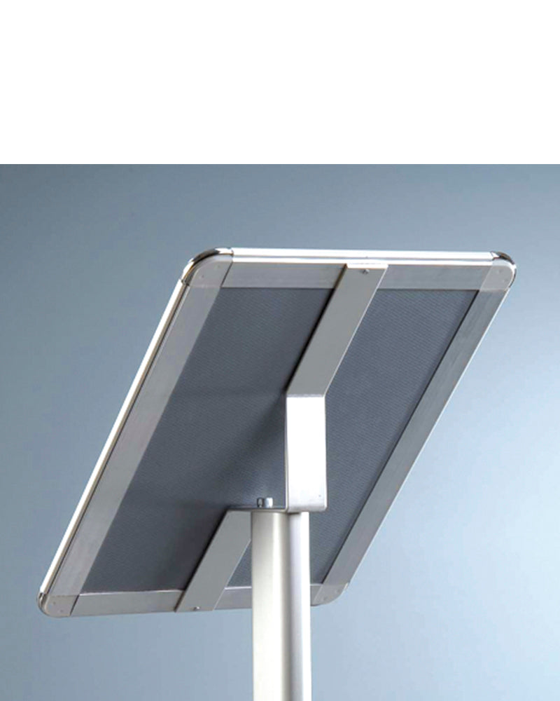 Infoställ med tavla