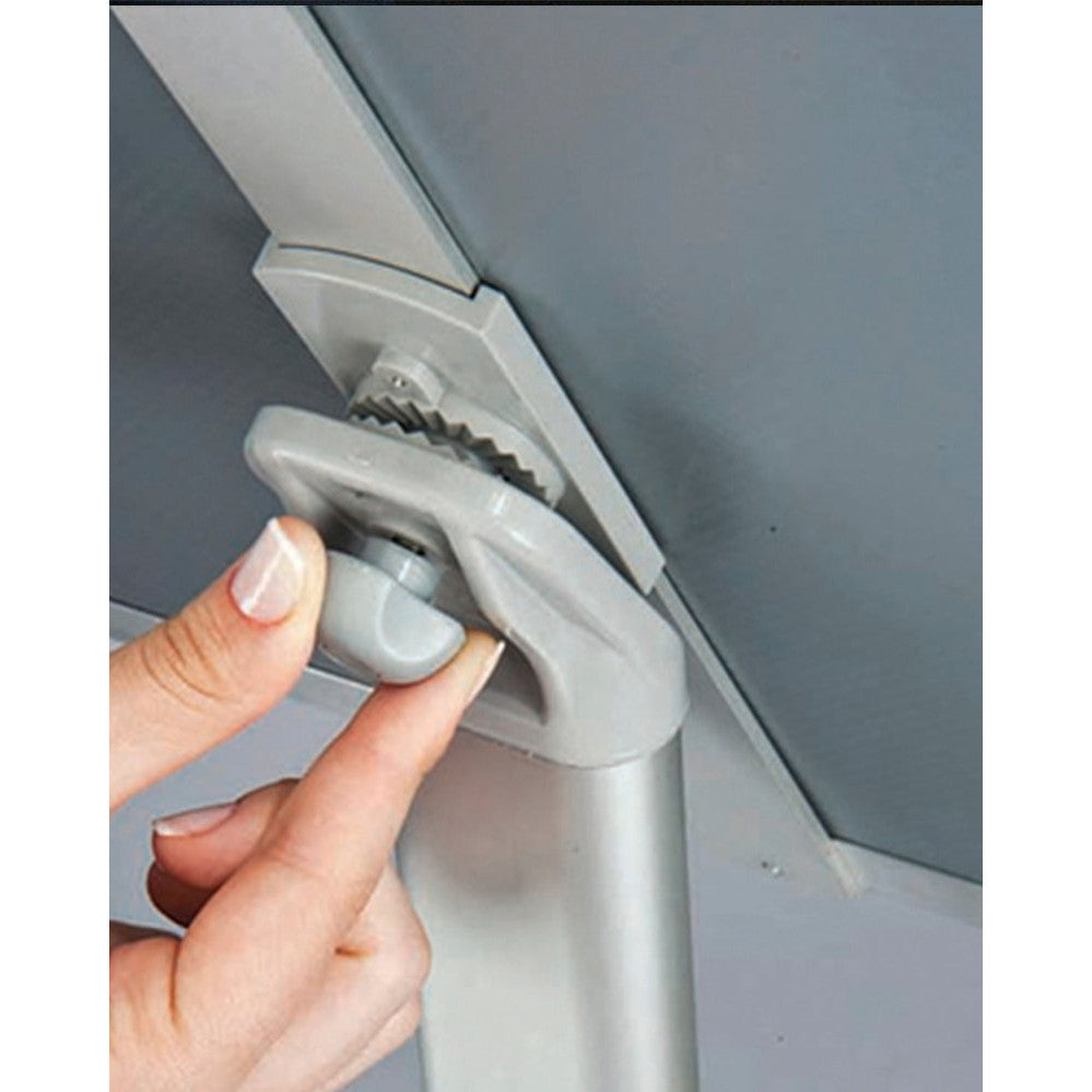 Infoställ med tavla