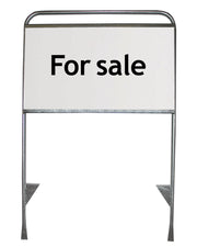 Mäklarskylt med jordspjut