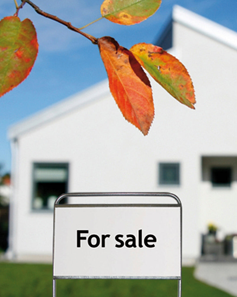 Mäklarskylt med jordspjut