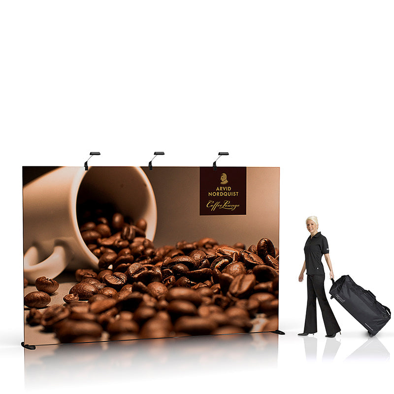 Expand GrandFabric uppsatt som fristående mässvägg med företagsgrafik