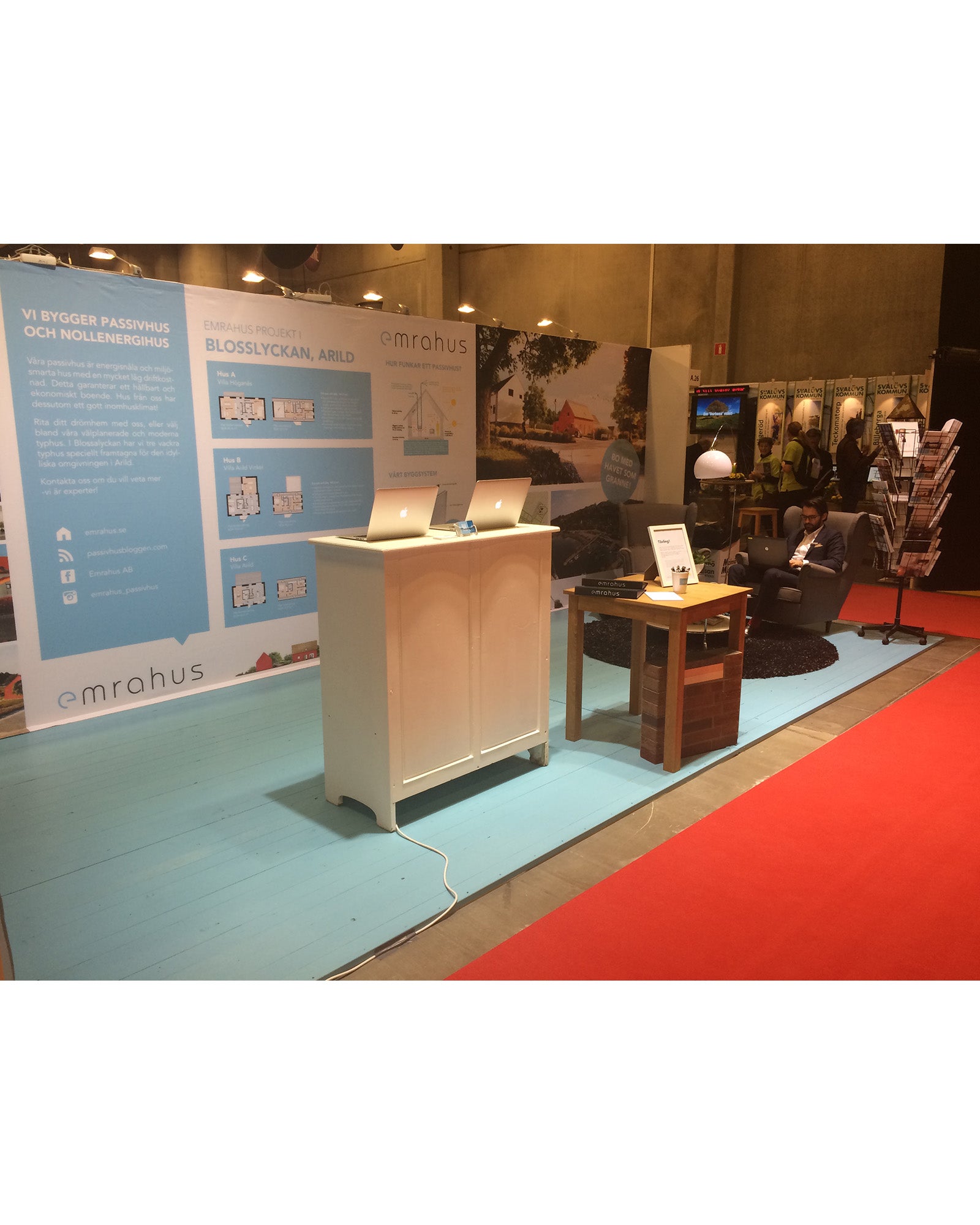 Modulär kardborrevepa - bygg stora displayväggar genom att koppla ihop flera vepor